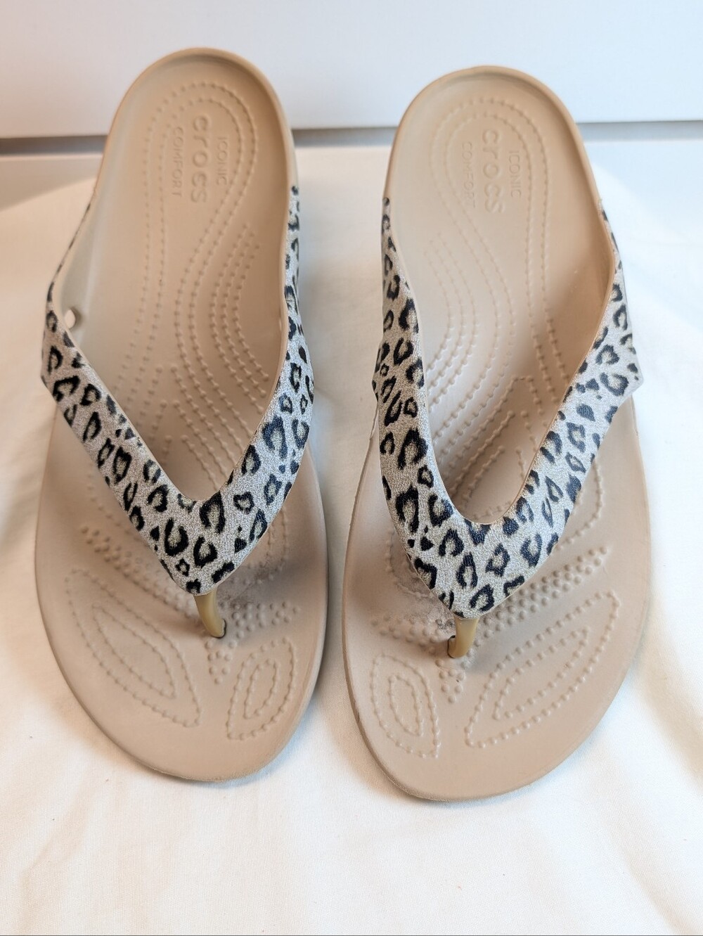 Crocs Kadee II Leopard Thong Sandal Tan Black Animal Print Flip Flop Women 7